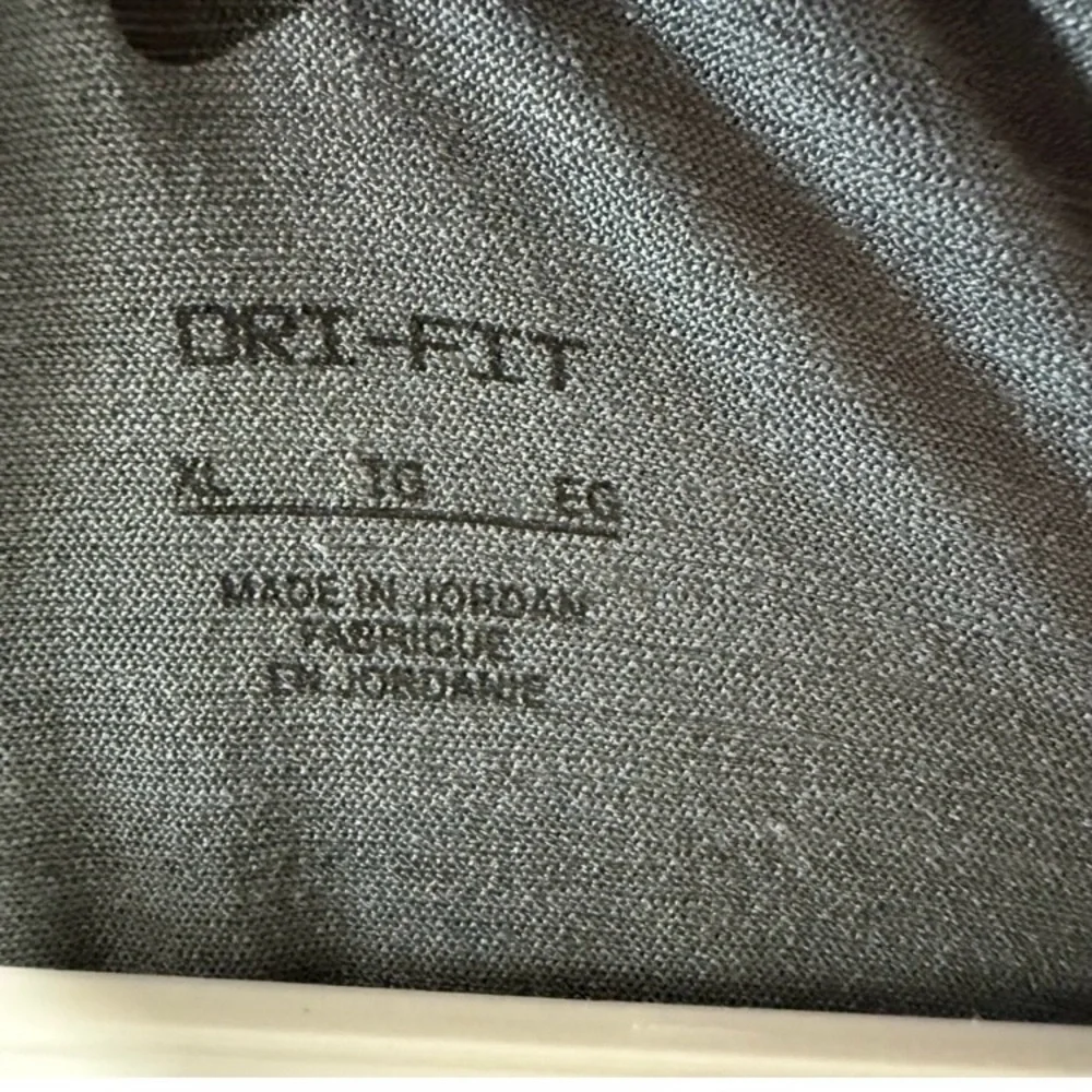 Nike Dri Fit Heathered Gray Short Sleeve men’s L